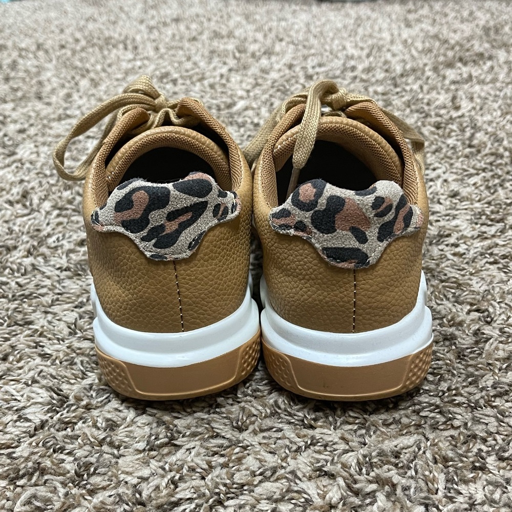 SUPER CUTE leopard print lightweight athletic sneaker, Women’s sz 9. - Picture 4 of 6